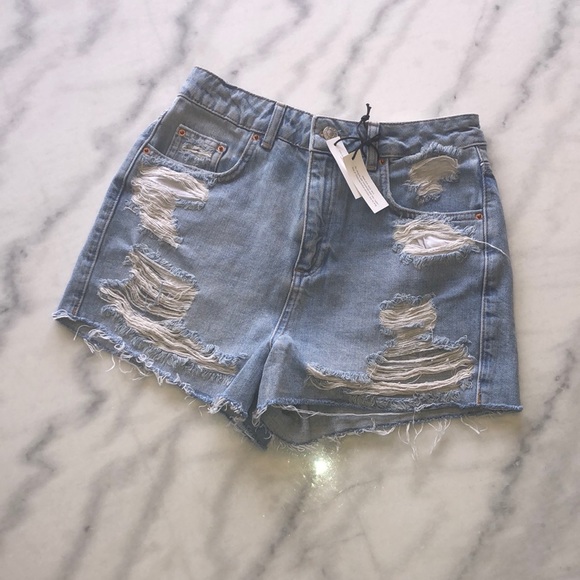 NEW Topshop jean shorts with rips - Picture 3 of 7
